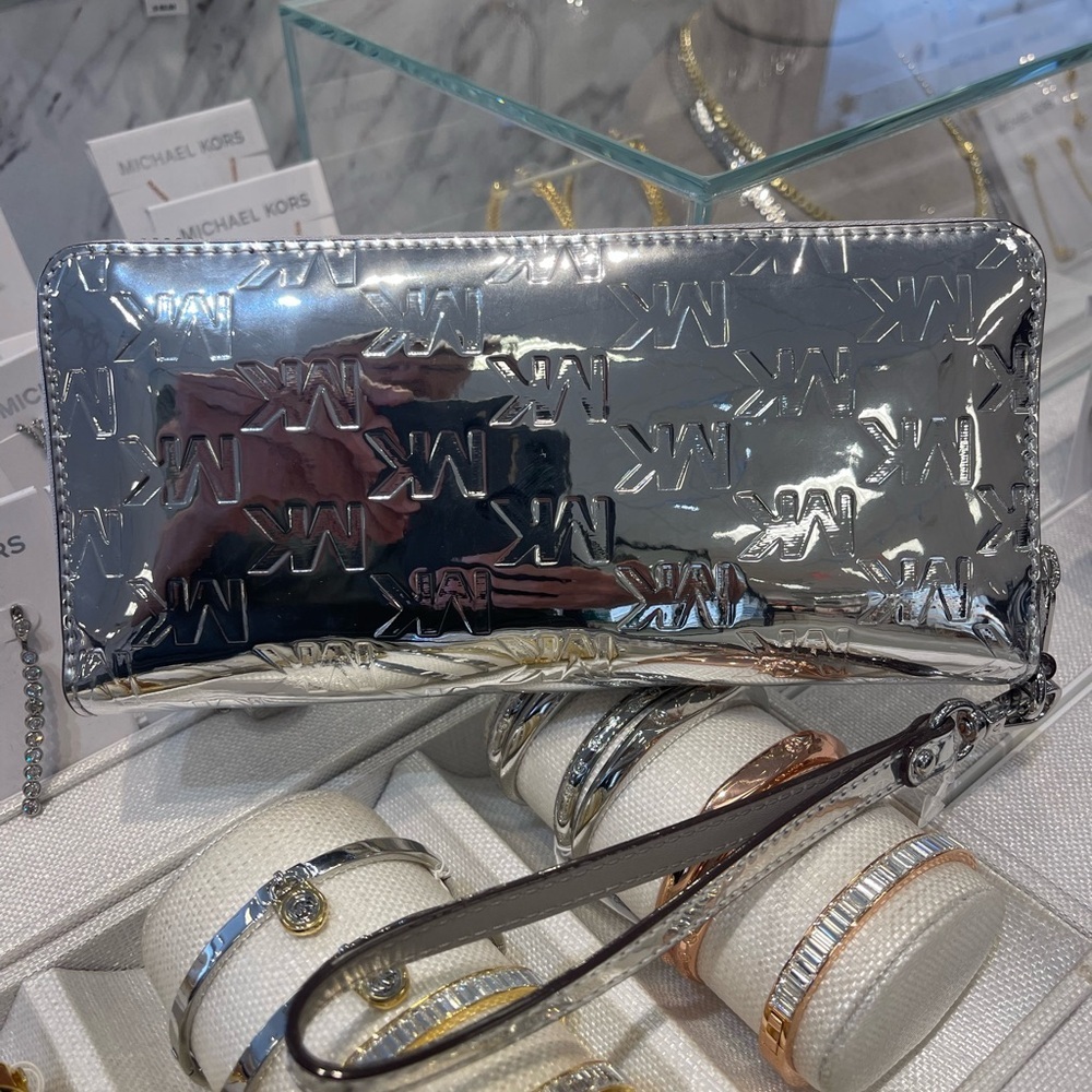 MICHAEL KORS Jet Set Larg Patent Logo Debossed Continental Wallet Wristlet Phone - Picture 16 of 16